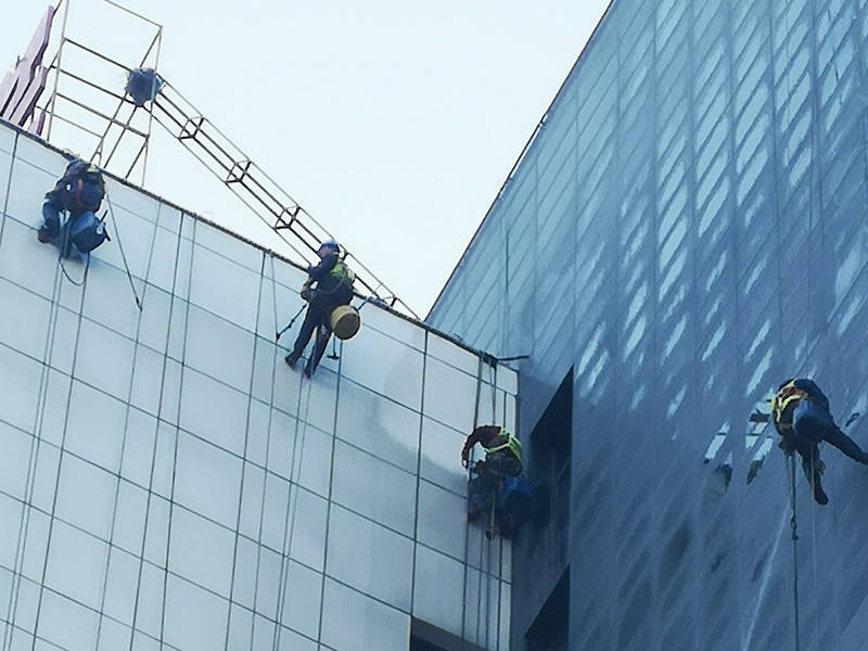 高空外墙玻璃清洁公司作业步骤